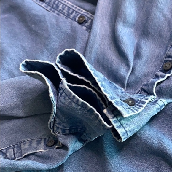 Banana Republic Blue Wash Button Down Shirt Sz XL women’s top - Picture 8 of 8